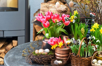 Jarné kvety v plnej paráde! Nechajte balkón aj záhradu rozkvitnúť týmito DIY dekoráciami