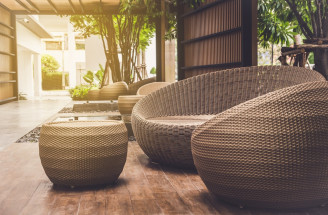 Záhradný nábytok zo syntetického ratanu – vyžaduje si špeciálnu starostlivosť?