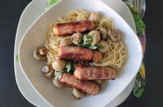 Špagety s hríbikmi a mini klobáskami: Recept pre celú rodinu!