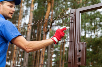 Zvárané pletivo: Spoľahlivé riešenie pre priemyselné a komerčné objekty