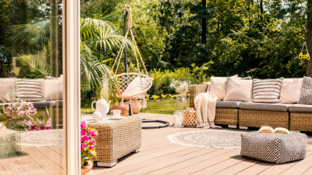 Jar prichádza na terasu i balkón: Ako ich pripraviť na novú sezónu?