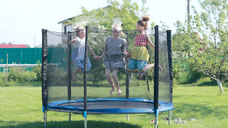 Ako vybrať trampolínu? Na aké parametre sa zamerať?