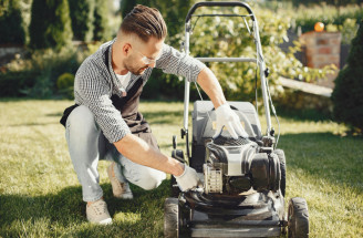 Čo spraviť s kosačkou po sezóne? Správna starostlivosť jej predĺži život!