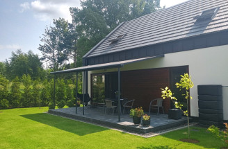 Prístrešky k domu: Praktické riešenie, ktoré zmení vzhľad aj funkčnosť vášho exteriéru