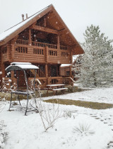 Drevený dom v zime: Tipy, ako zabrániť vlhkosti a stratám tepla