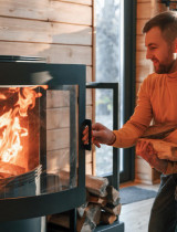 Kúrenie v krbe: 6 spôsobov, ako ušetriť drevo a získať viac tepla