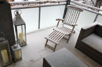Starostlivosť o balkón v zime: Čo ho prekvapivo ničí viac než mráz?