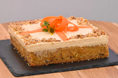 RECEPT: Orechovo-mrkvový koláč s pomarančmi z Pečie celé Slovensko