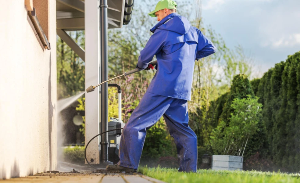 čistenie  fasád po zime