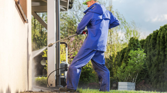 Ako a prečo je nevyhnutné po zime dôkladne vyčistiť fasádu?