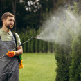 Záhradný postrekovač a rosič: Aký je medzi nimi rozdiel a ako vybrať ten správny?