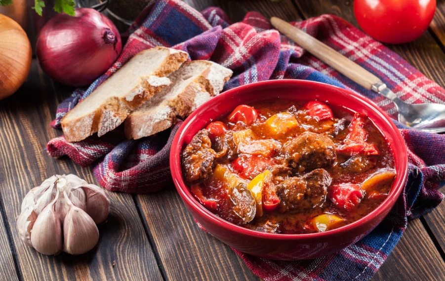 chyby pri varení guláša kotlík